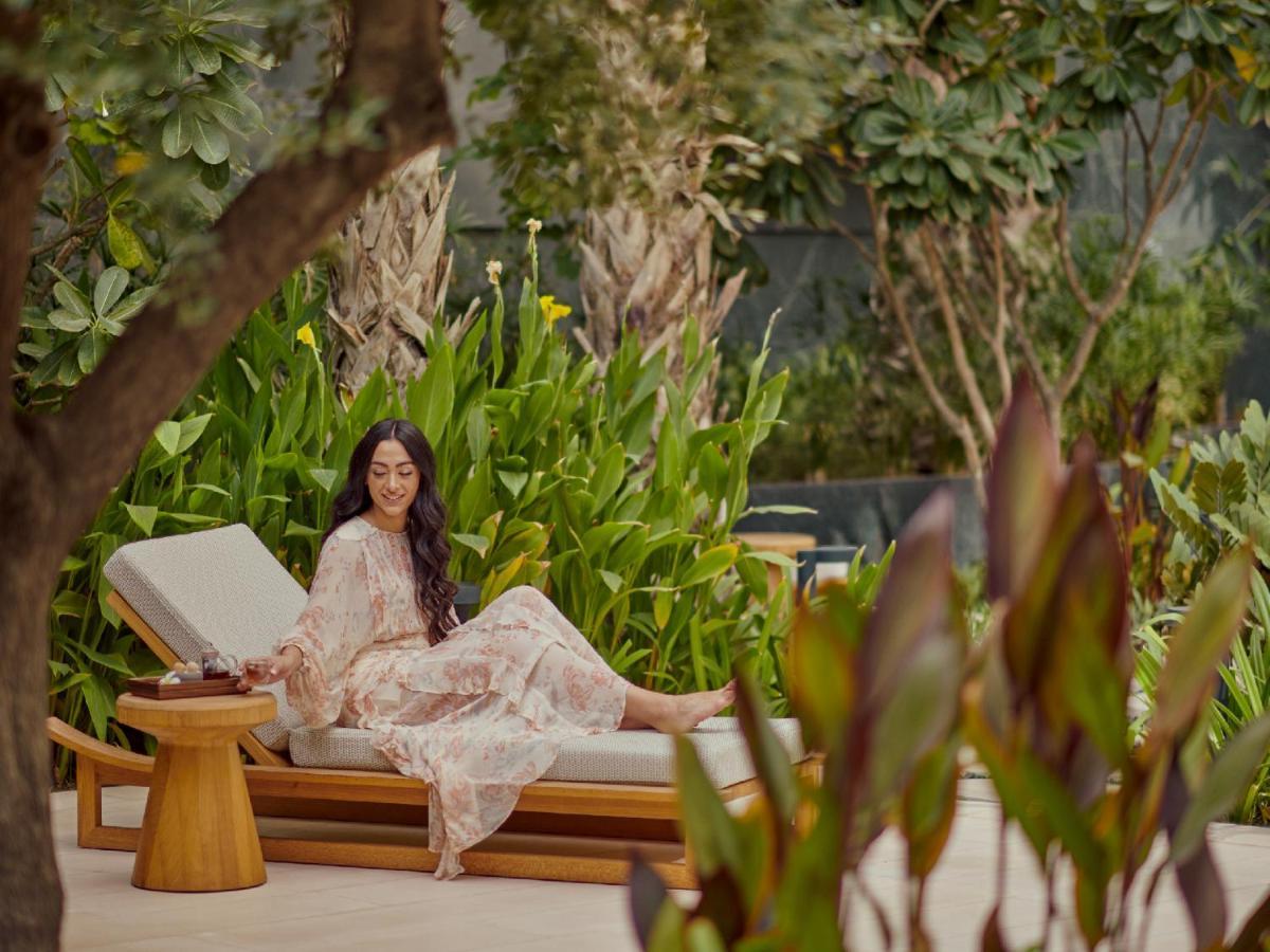 جراند حياة الكويت المظهر الخارجي الصورة A guest at the pool