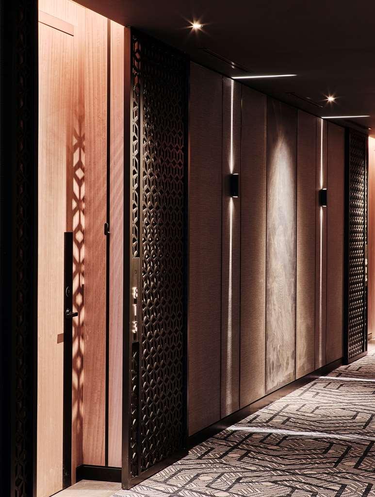 جراند حياة الكويت الغرفة الصورة Doors of the hotel